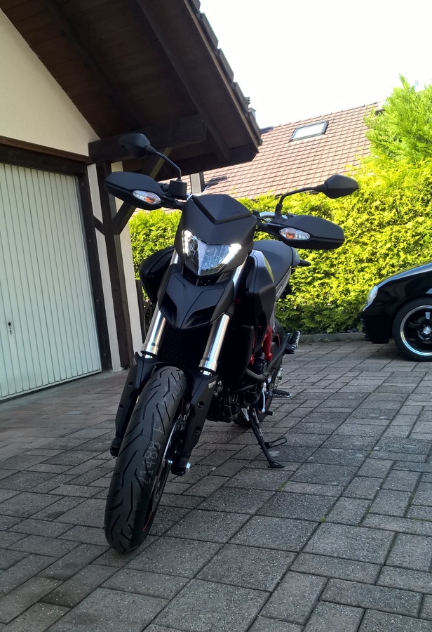 Ducati Hypermotard 821